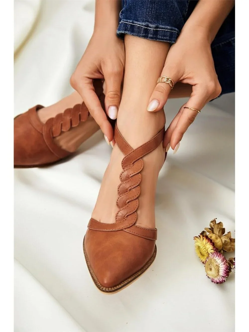 Women's Brown Chunky Heels T Strap Pointed Toe Stacked Heeled Sandals Pumps